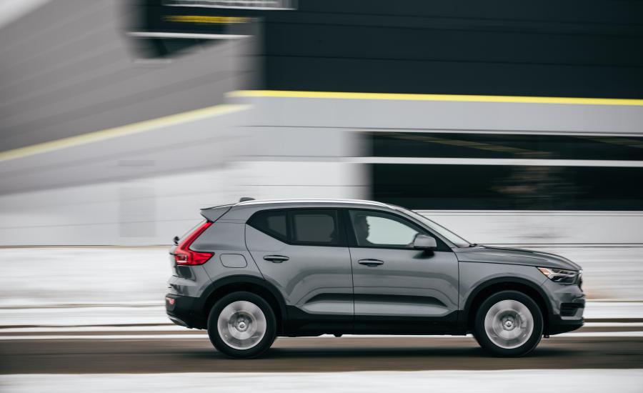 Volvo XC40 T4 Momentum 2018 года  (NA) (фото 29 из 36)